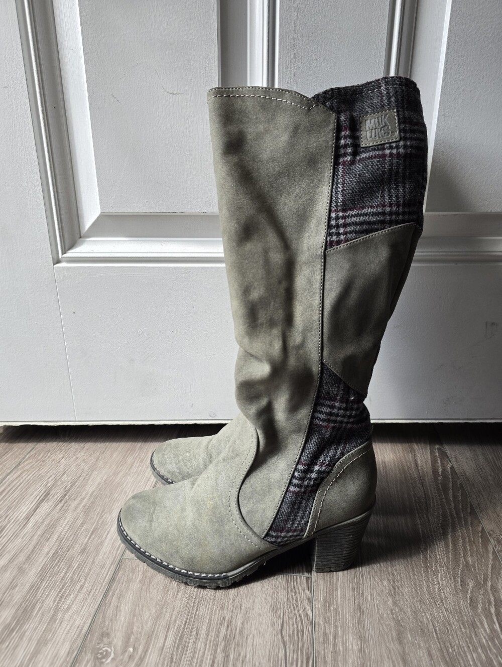 MUK LUKS Tall Boots Womens 8 Gray Faux Suede Plaid Block Heel Knee High Boho